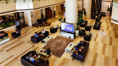 لابی هتل پارسیان آزادی تهران لابی هتل پارسیان آزادی تهران